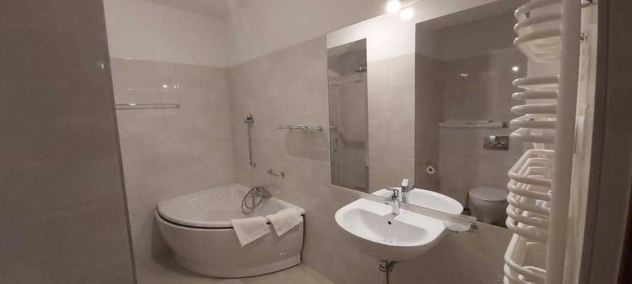 Hotel Yuca à Łódź Extérieur photo