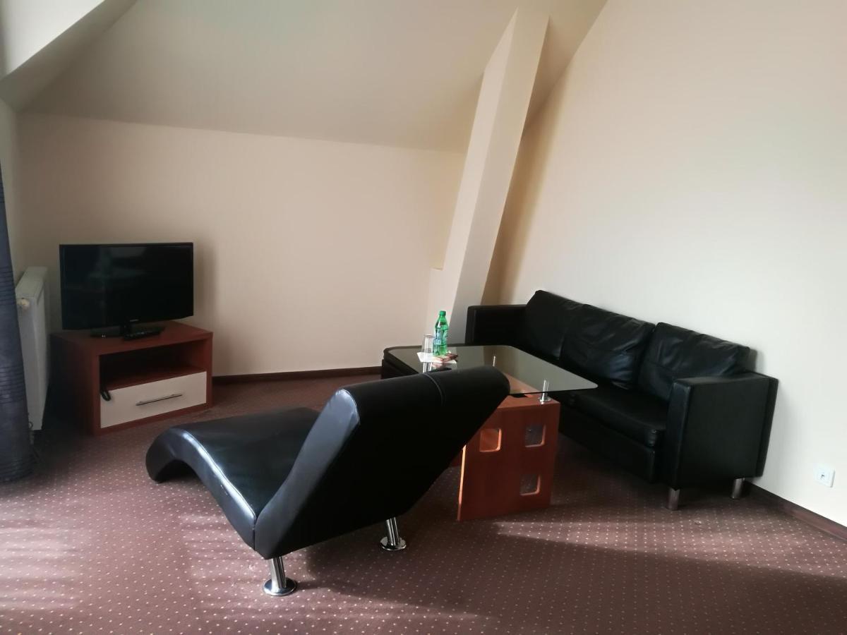 Hotel Yuca à Łódź Extérieur photo