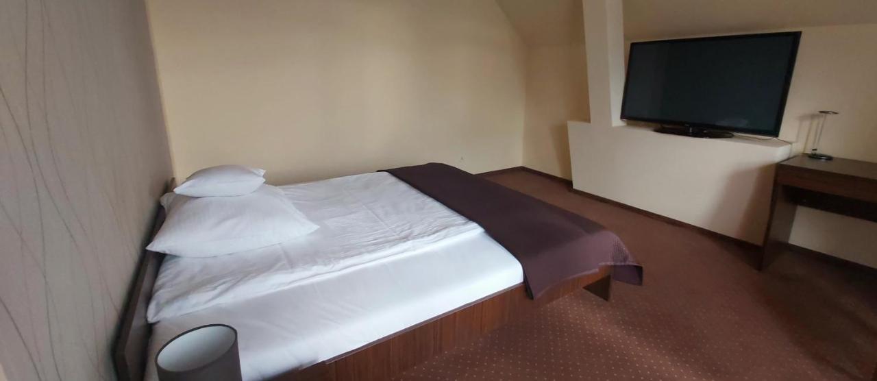 Hotel Yuca à Łódź Extérieur photo